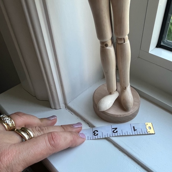 Price drop ⬇️⬇️⬇️⬇️⬇️Wood Mannequin - Picture 4 of 4